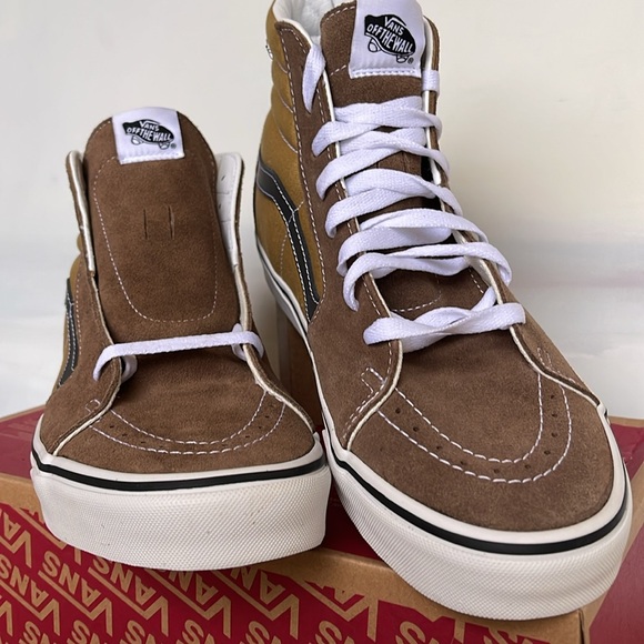 Vans Men’s Sk8-Hi
Canvas/Suede Pop Brown/Mu
VN000CMXBF0
Sneakers - Picture 7 of 16